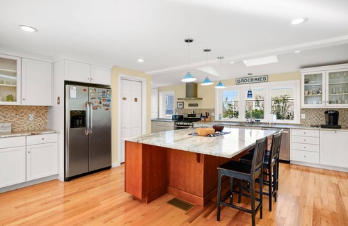 Sandwich House | Town Neck Beachside Hideaway