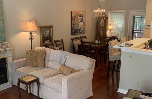 Oxford House | Townhome 4 Blocks from the Square