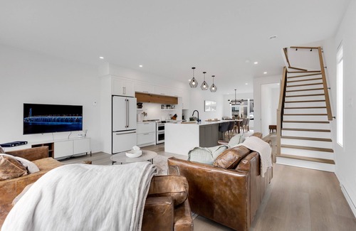 Mirabel House | Townhome with Spa in Mirabel - 5