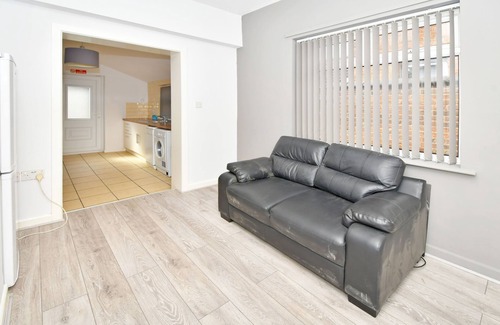 Crewe House | Townhouse @ 115 Walthall Street - Double Ensuite