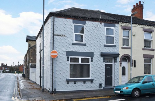Hanley House | Townhouse @ 24 Brunswick Place Stoke - SUPERIOR DOUBLE ENSUITE WITH TV