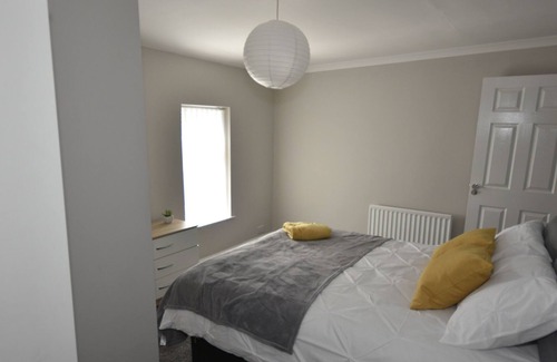 Stoke-on-Trent House | Townhouse @ 32 Penkhull New Road Stoke - Ensuite