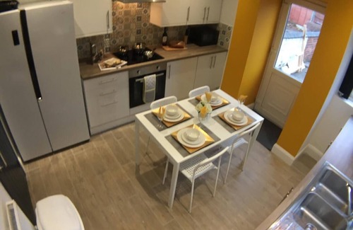 Crewe House | Townhouse @ 87 Walthall Street Crewe - Double Ensuite