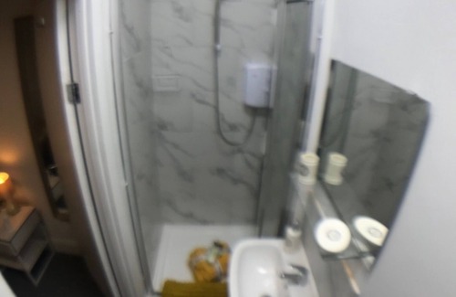 Crewe House | Townhouse @ 87 Walthall Street Crewe - Double Ensuite
