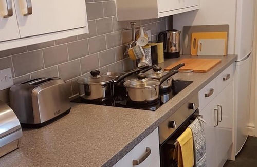 Stoke-on-Trent House | Townhouse @ Birches Head Road Stoke - 4 Bed House