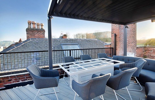 Nottingham City Centre House | Townhouse in Nottingham with Rooftop Hot Tub