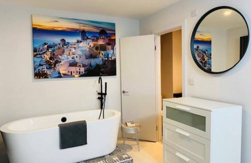 Hanley House | Townhouse PLUS @ Lower Beth St Stoke - Superior Studio With TV