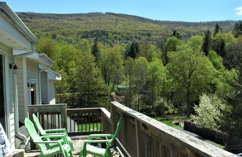 Windham House | TOWNHOUSE-Slp 8 Mt View/6 BEDS. Downtown Windham. Walk to restaurants and stores