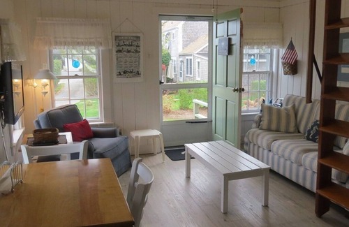 Chatham Condo | Townhouse-style condo at The Hammond House located across from Lighthouse Beach!