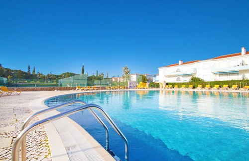 Portimao Ski Chalet | Townhouse w/Pool & Games in Oasis Parque
