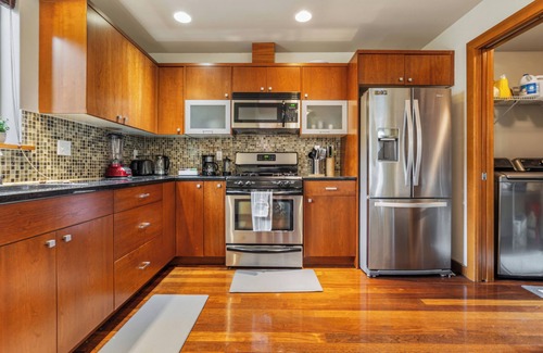 Seaview House | Townhouse West Seattle Abode!