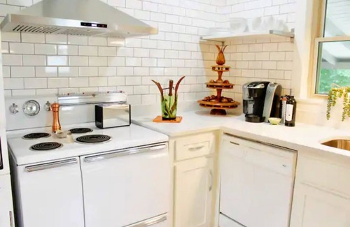 Sparta House | Townside Nook: 2-Blocks to Downtown Sparta