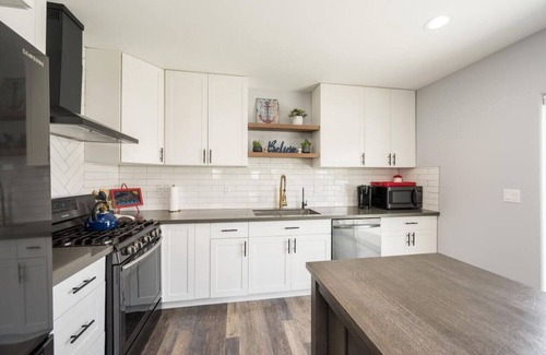 Grover Beach House | Toy Hauler Parking! Sleeps 6!