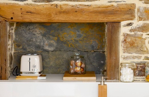 Saint-Senoux House | Très Belle Maison Pleine de Charme & de Douceur au Cœur D'un Joli Village Breton