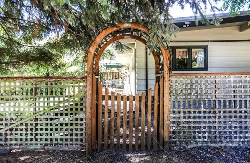Springfield House | TrackTown 3BR 3 Miles to Hayward Field & Autzen Stadium
