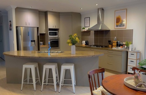 Burrum Heads House | Tradewinds - Sleeps 8-4 Beds-Ducted air-Wifi-2 Smart TVs-Pool-Room for boat