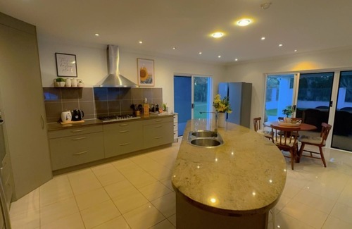 Burrum Heads House | Tradewinds - Sleeps 8-4 Beds-Ducted air-Wifi-2 Smart TVs-Pool-Room for boat