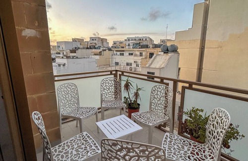 Madliena Apartment | Traditional apartment, classic style with sea view in tigne point