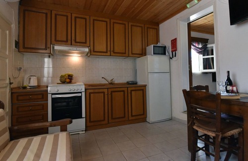 Antipernoi Cottage | Traditional Cottage on the hillside of Antiperni