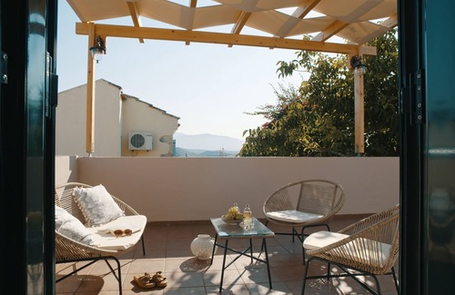 Plaka House | TRADITIONAL HOUSE