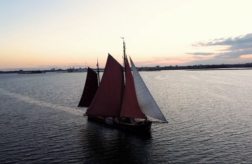 Oostelijke Eilanden en Kadijken Boat Rental | Traditional sailing ship city center Amsterdam