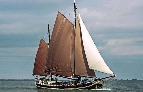 Oostelijke Eilanden en Kadijken Boat Rental | Traditional sailing ship city center Amsterdam