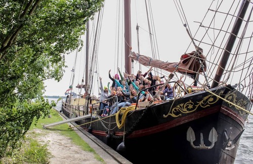 Oostelijke Eilanden en Kadijken Boat Rental | Traditional sailing ship city center Amsterdam