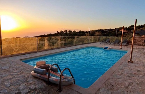 Skinaria Villa | Traditional style 3 bedroom cottage in local stone