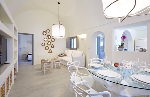 Kamari Villa | Traditional Villa with Private Heated Pool