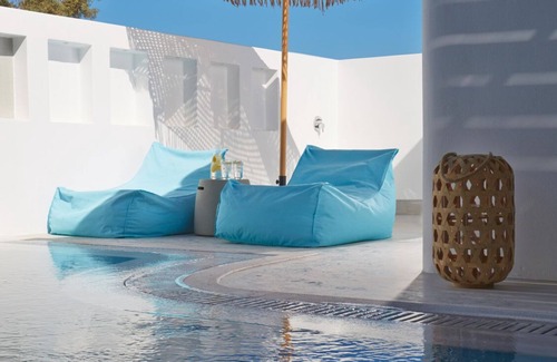 Kamari Villa | Traditional Villa with Private Heated Pool