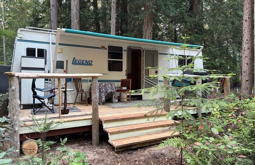 Savary Island House | Trailer in back yard