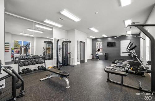 Rogers Apartment | Trails End Here, King Bds, Gym, Furnished Lux Apt