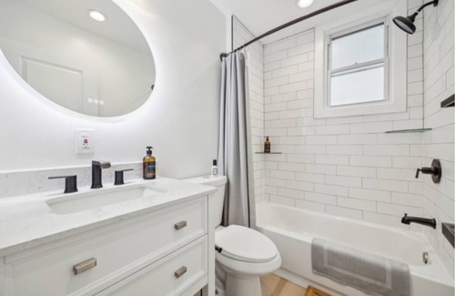 Ampere Apartment | Train to NYC~7 min walk; Near American Dream/MetLife Stadium/EWR/Prudential Cent