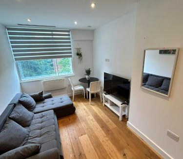 Harlington Apartment | Tranquil 1BR in Heathrow