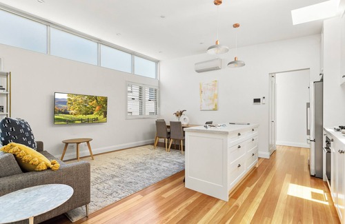 Randwick Apartment | Tranquil 2BR Unit near Hospitals & UNSW with King Beds, Balcony, and Free WiFi