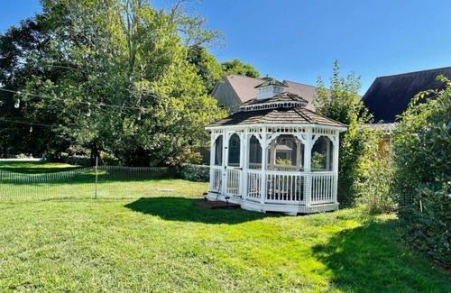 Little Compton House | Tranquil 3 BD, 2.5 BATH in Little Compton, RI close to the So. Shore Beach