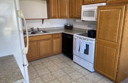 Paw Paw House | Tranquil 3-bedroom lake haven in lovely Paw Paw with WiFi, AC