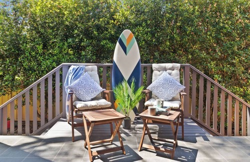 Wollongong West House | Tranquil 3BR T/Home w/Spa bath, BBQ & EV Parking