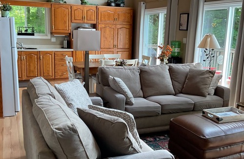 Perry Cottage | Tranquil Bay Lake Waterfront
