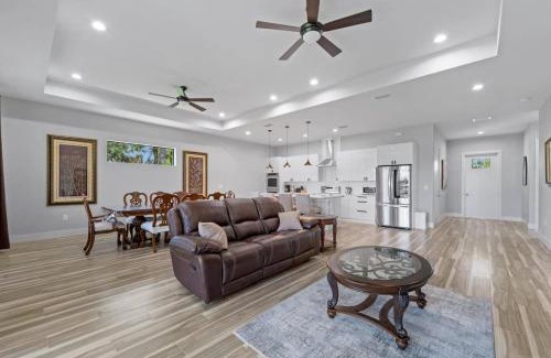 Rotonda Heights House | Tranquil Brand New Central Location Lake Front