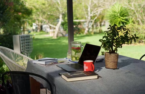 Mangrove Mountain House | Tranquil Central Coast Farmstay: feed animals + farm tour for couples & families