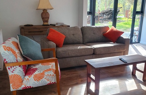 Echuca House | Tranquil Country Retreat on bushland acreage only 5km from town center