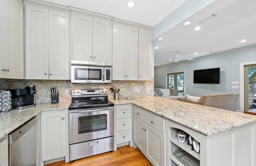 Fairhope Cottage | Tranquil Fairhope Cottage/Waterfront/Screened porch/fishing pier/bunk beds.