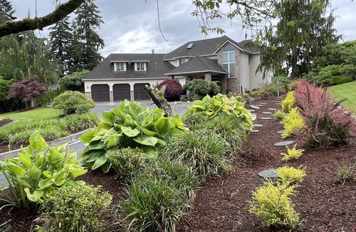 Edgewood House | Tranquil Family Retreat with Mt. Rainier Views – Spacious 4BR Home- 30 days Stay