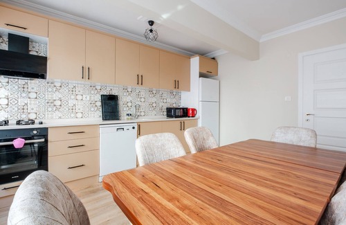 Osmangazi Apartment | Tranquil Flat with Balcony in Bursa