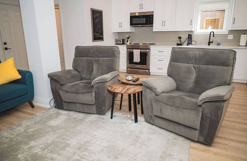 Innisfil Apartment | Tranquil Forest Oasis in Convenient Location