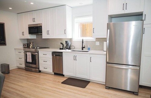 Innisfil Apartment | Tranquil Forest Oasis in Convenient Location