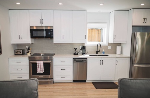 Innisfil Apartment | Tranquil Forest Oasis in Convenient Location