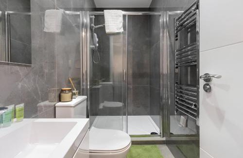 Dudden Hill Apartment | Tranquil Garden Studio in Neasden, London