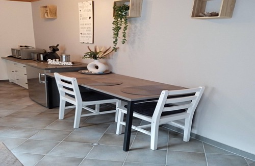 Roes Apartment | Tranquil Getaway in Scenic Roes